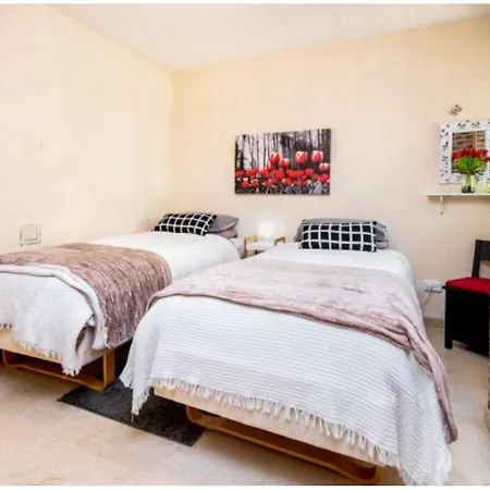 2-bed Apt In Under 2km To Beach *