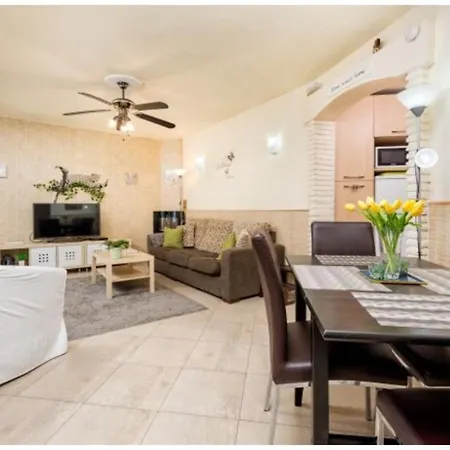 2-bed Apt In Under 2km To Beach Apartment