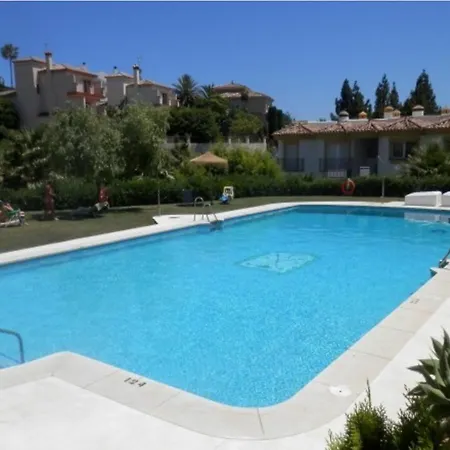 2-bed Apt In Under 2km To Beach Apartment Sitio de Calahonda