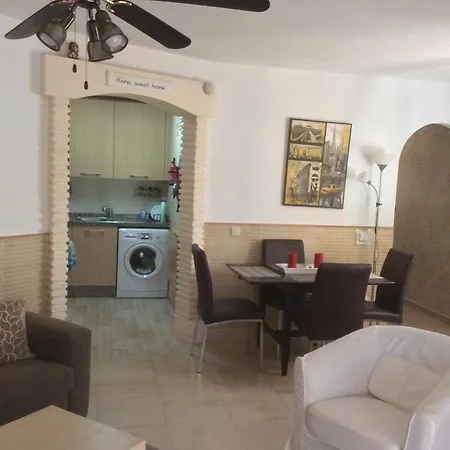 2-bed Apt In Under 2km To Beach *