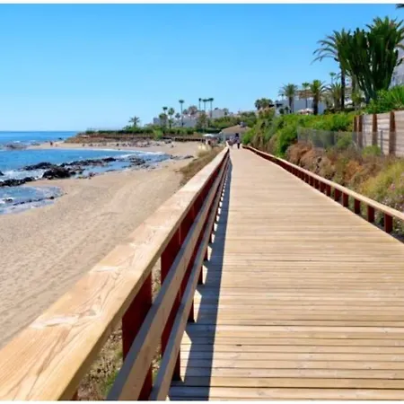 2-bed Apt In Under 2km To Beach