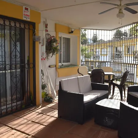 2-bed Apt In Under 2km To Beach Apartment Sitio de Calahonda