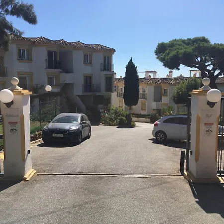 2-bed Apt In Under 2km To Beach *